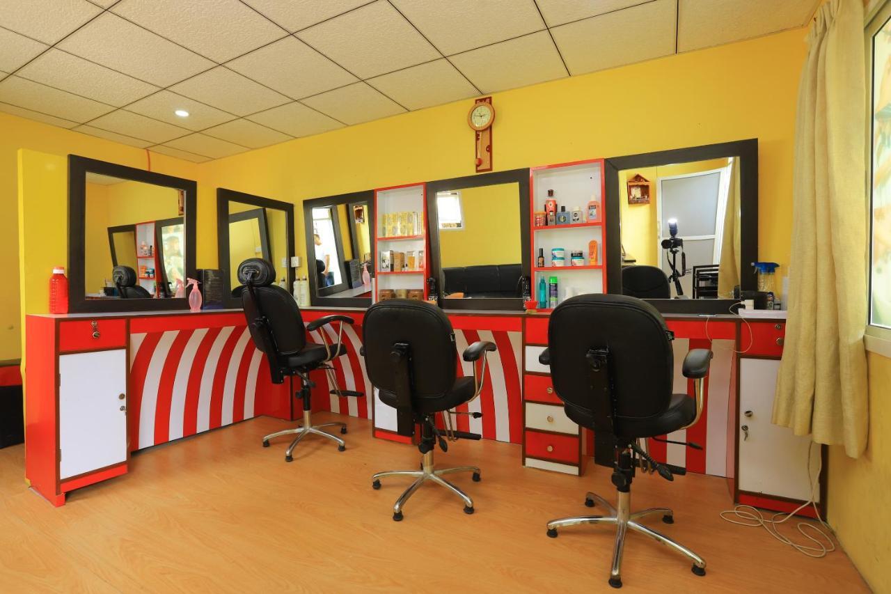 Oyo 591 Hotel Blue Moon Dharampur Luaran gambar