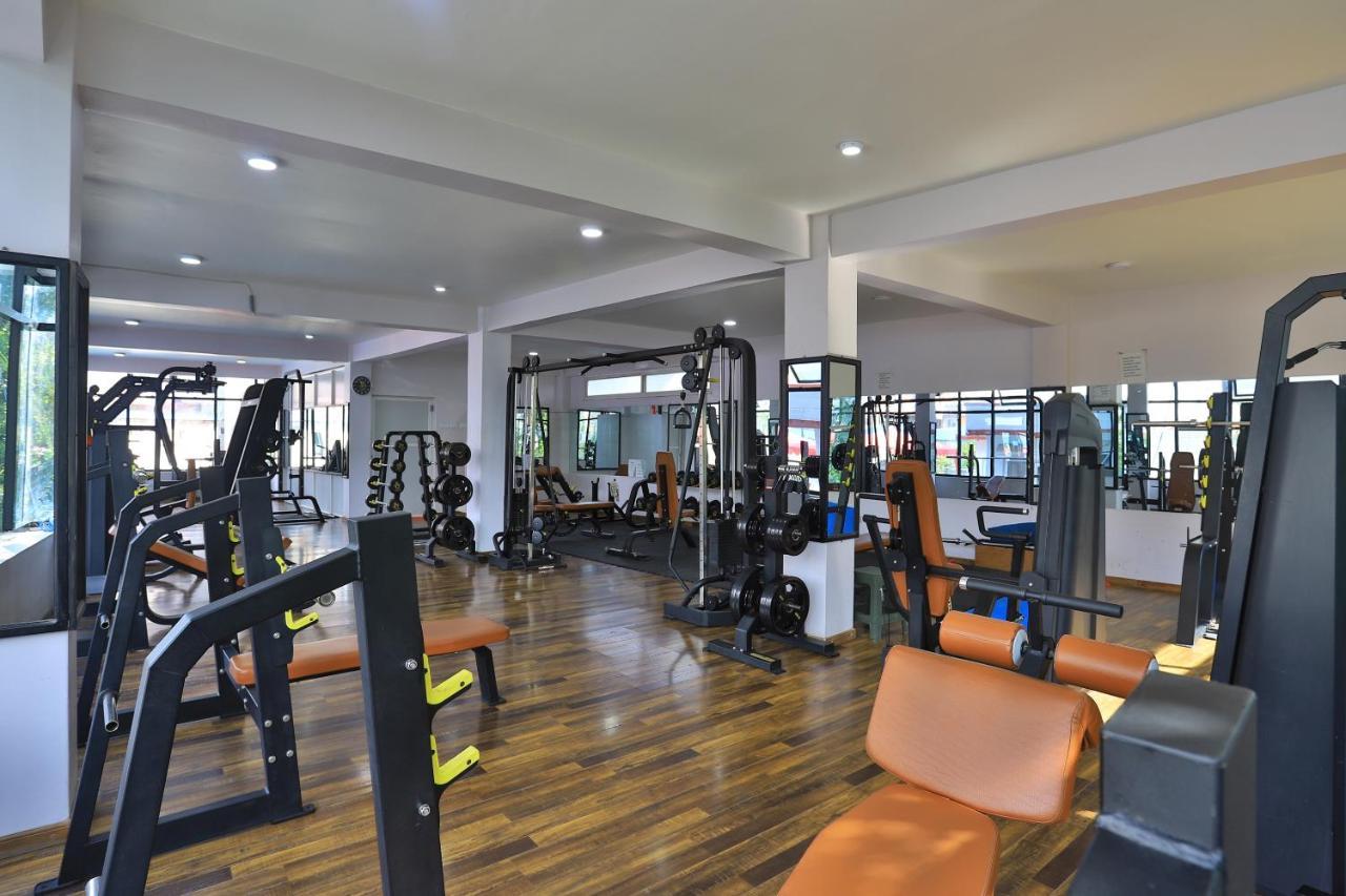 Oyo 591 Hotel Blue Moon Dharampur Luaran gambar